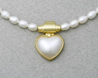 Scroll and white pearl necklace with with Marbé Pearl heart